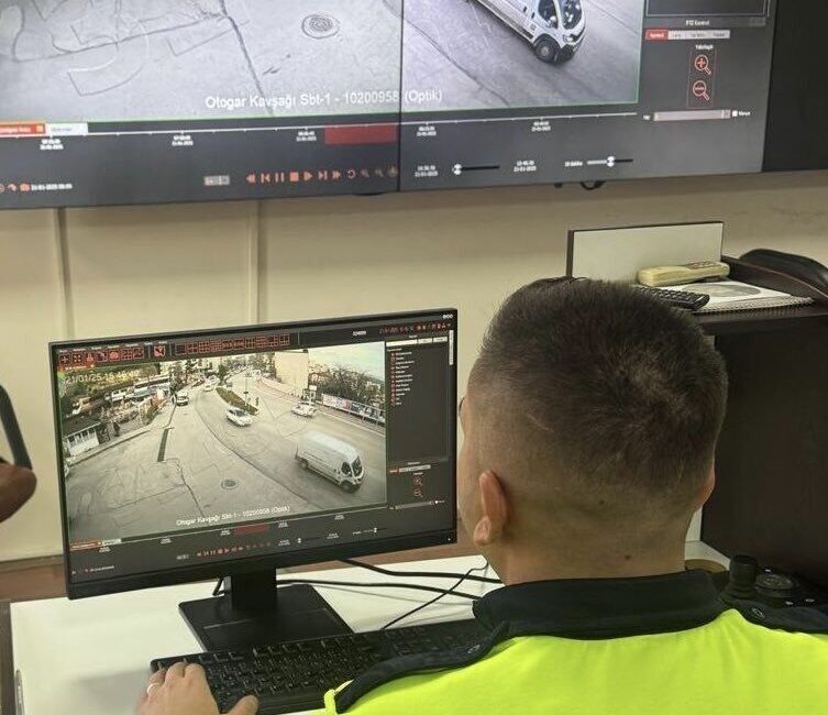 Bilecik’te Trafik Denetimleri: Cep Telefonu Kullanımına 13 Ceza, Emniyet Kemeri İhlaline 42 Cezai İşlem Uygulandı Bilecik’te Trafik Tescil ve Denetleme Şube Müdürlüğü, Kent Güvenlik Yönetim