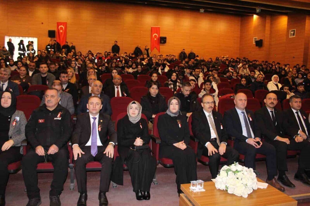 Siirt'te, 6 Şubat depremlerinin 2. yıl dönümü anma programı düzenlendi.