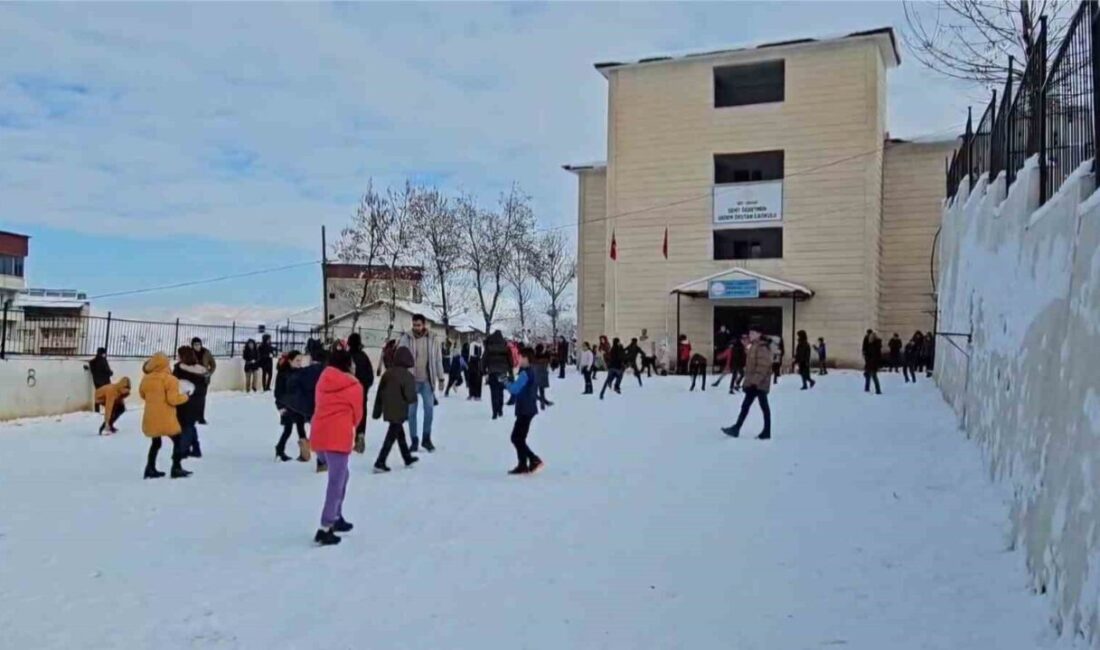 Siirt’te kötü hava koşulları nedeniyle taşımalı eğitime 1 gün ara verildi Siirt'te kötü hava koşulları nedeniyle taşımalı eğitime 14 Şubat Cuma