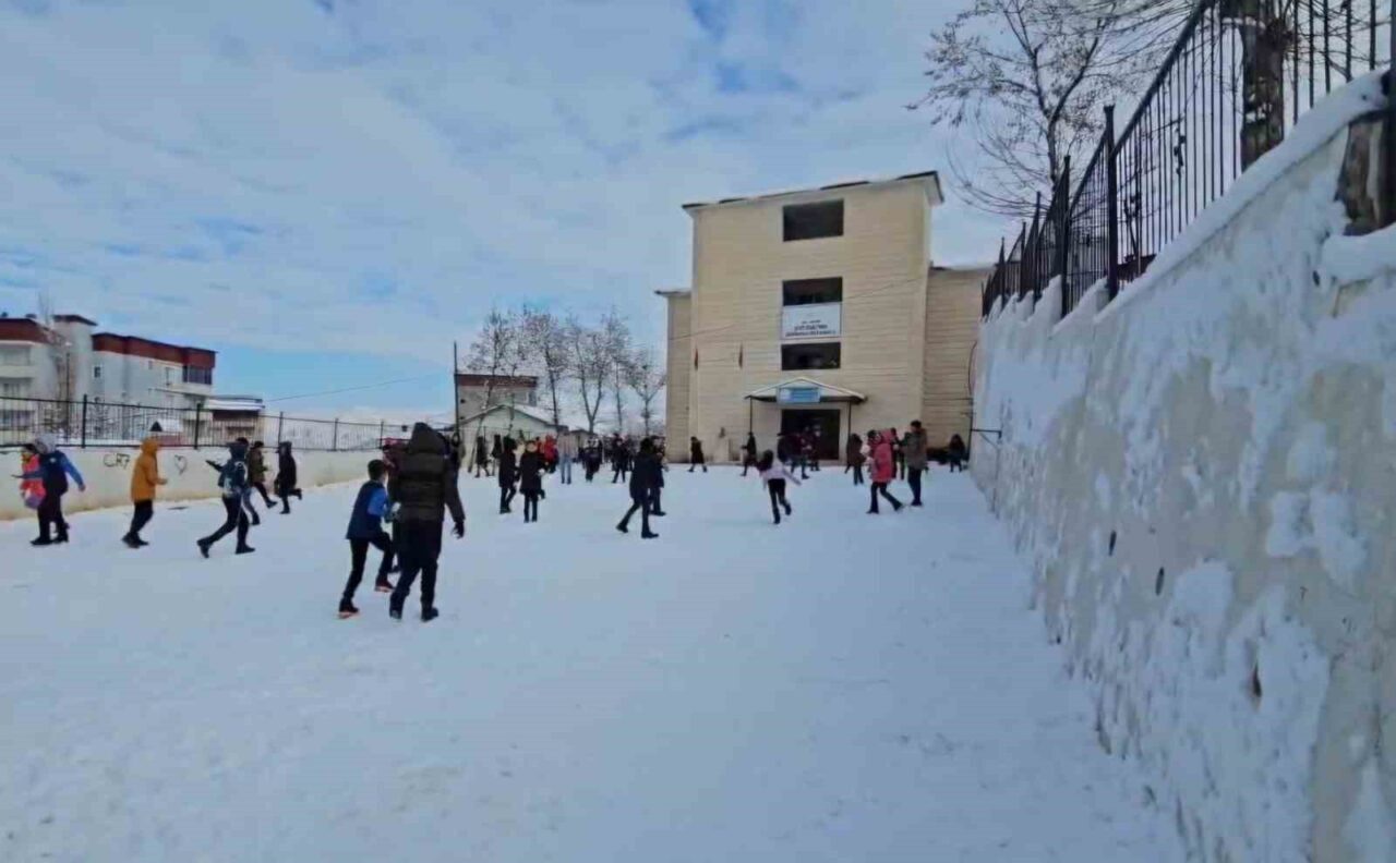 Siirt'te, Vali Dr. Kemal Kızılkaya'nın açıklamasına göre, Baykan, Pervari ve
