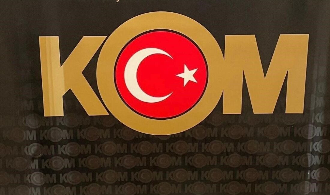 Kayseri’de silah ticareti yapan bir kişi yakalanarak emniyete götürüldü Kayseri'de düzenlenen operasyonda, silah ticareti yaptığı belirlenen 43 yaşındaki H.T.