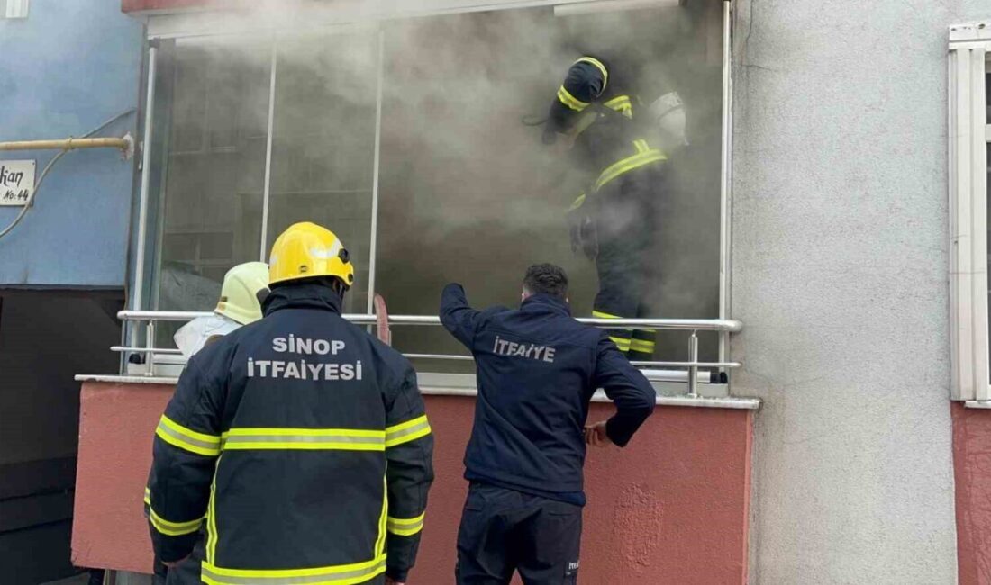 Sinop’ta 5 Katlı Binada Yangın Paniği: İtfaiye Ekipleri Hızla Müdahale Etti Sinop'ta Afganistan uyruklu bir kişinin evinde çıkan yangın, 15.30'da paniğe