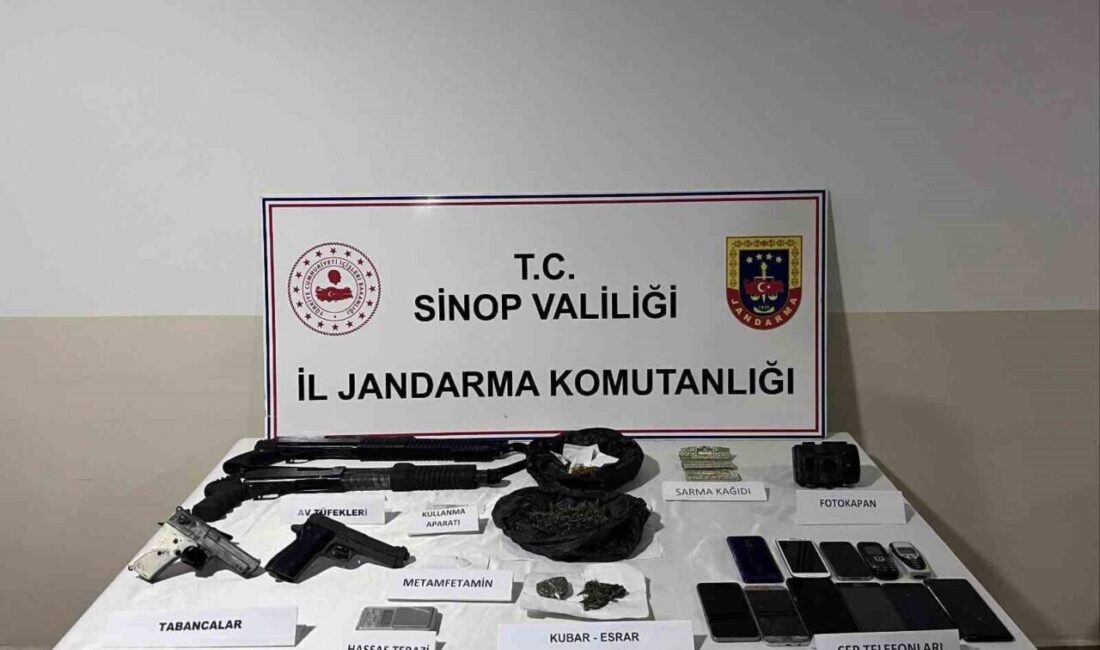 Sinop’ta uyuşturucu operasyonunda 2 adet şüpheli yakalandı, çok sayıda malzeme ele geçirildi. Sinop'ta jandarma, uyuşturucu ticaretine yönelik düzenlenen operasyonda 2 kişiyi gözaltına