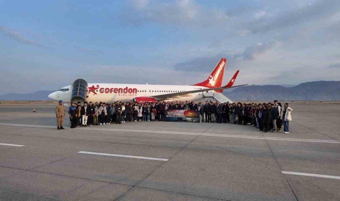 Şırnaklı Öğrenciler Çanakkale’ye Tarihî Bir Gezi Düzenliyor Corendon Airlines'ın desteğiyle Şırnaklı 513 öğrenci, "Şehri Nuh’tan Şehitler Diyarına"