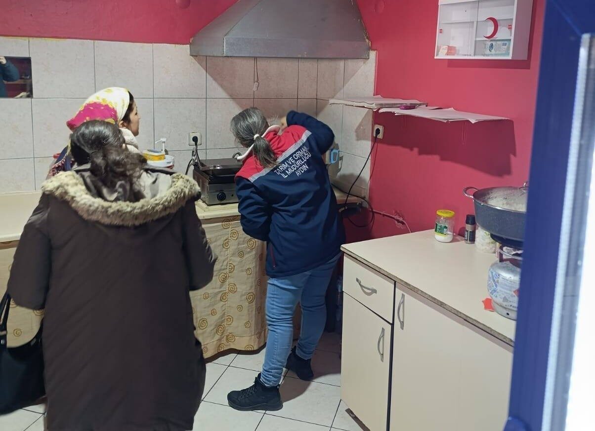 Aydın'ın Söke ilçesinde, öğrencilere sağlıklı gıda sunumu amacıyla okul kantinleri