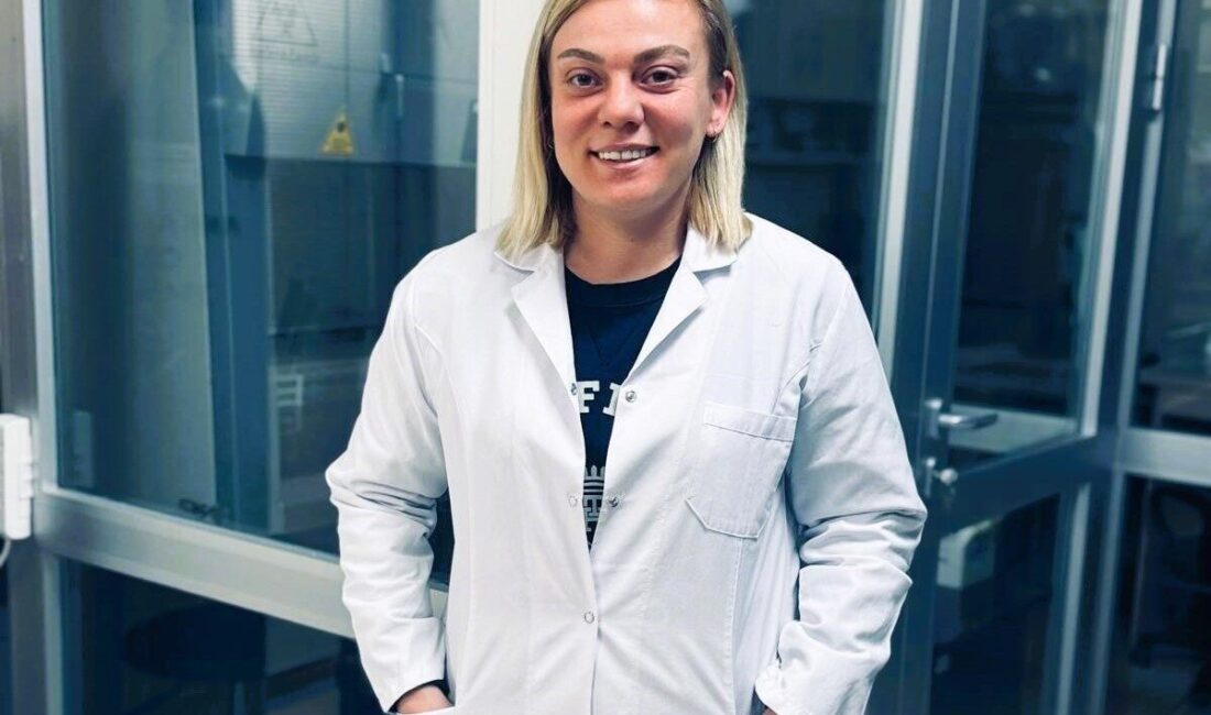 Özge Özten’in Kanser Tedavisinde İnovasyon Sağlayan Projesi TÜBİTAK Desteği Aldı Sakarya Uygulamalı Bilimler Üniversitesi Doktora Öğrencisi Özge Özten, kanser tedavisinde