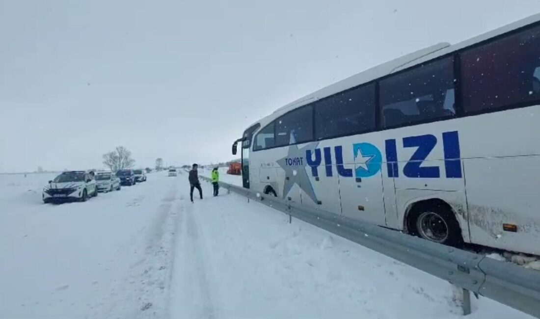 Samsun-Sinop Karayolunda Kar ve Buzlama Nedeniyle Araçlar Zor Anlar Yaşadı, Kurtarma Çalışmaları Başlatıldı Samsun-Sinop karayolunda etkili kar yağışı, sürücüleri zor durumda bıraktı. Tokat