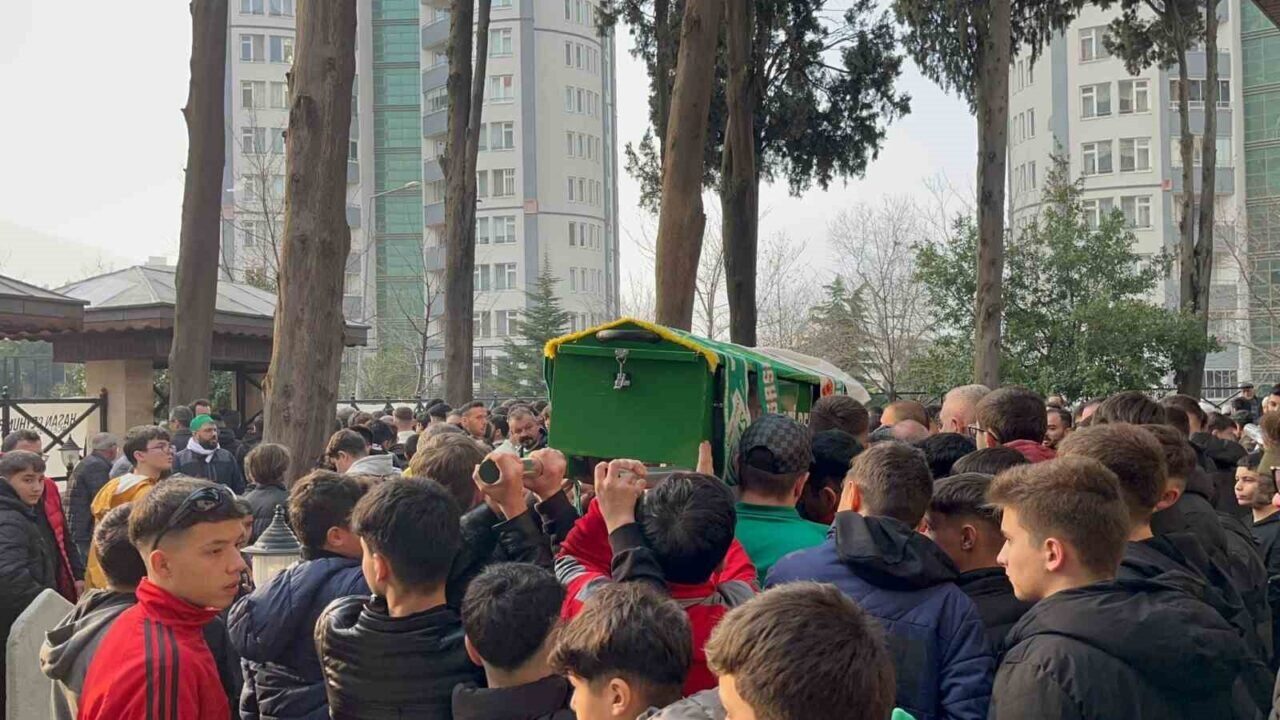 Bursa'da halı saha çıkışı ticari aracın çarpması sonucu ağır yaralanan