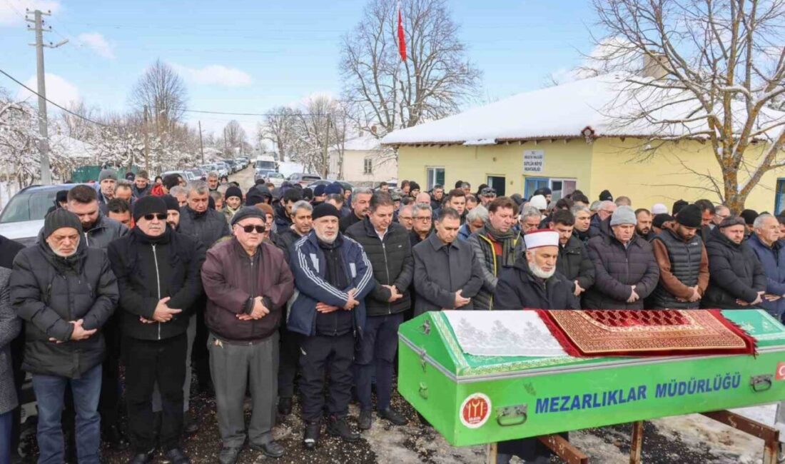 Bilecik’te trafik kazasında hayatını kaybeden Sütlük Köyü Muhtarı Erol Aynur son yolculuğuna uğurlandı. Bilecik'in Sütlük Köyü Muhtarı Erol Aynur, geçirdiği trafik kazasında ağır