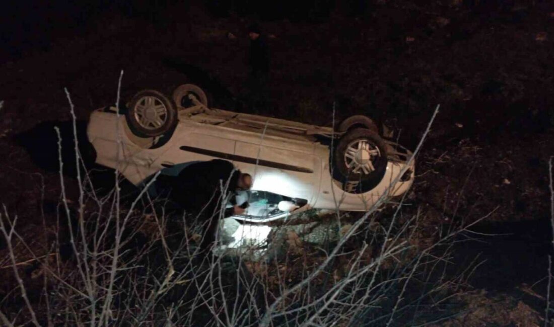 Tokat’ta takla atan araçta üç yaralı, hastaneye kaldırıldı Tokat'ın Dodurga köyünde M.E. yönetimindeki otomobil, kasise hızlı girmesi sonucu