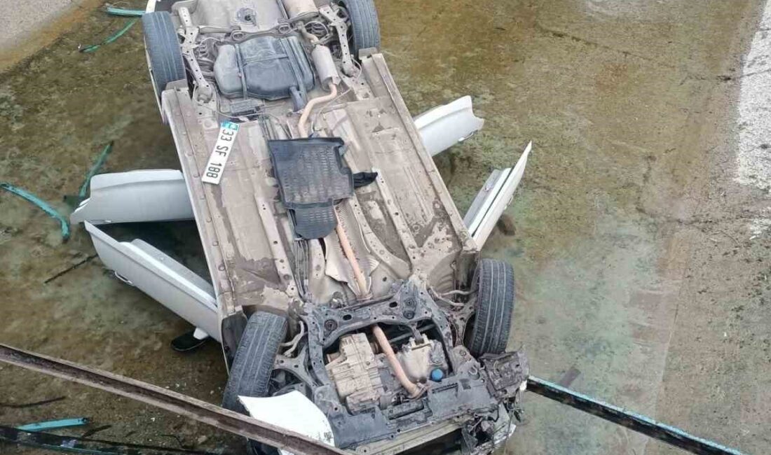 Tarsus’ta kontrolden çıkan araç sulama kanalına düştü, 3 kişi yaralandı Mersin'in Tarsus ilçesinde F.D. yönetimindeki otomobil kontrolden çıkarak sulama kanalına
