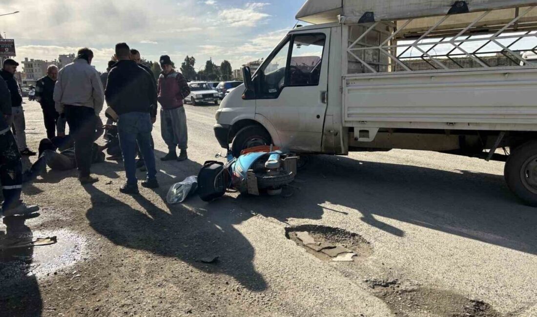 Tarsus’ta meydana gelen trafik kazasında bir kişi yaralanarak hastaneye kaldırıldı Mersin'in Tarsus ilçesindeki Tekke Mahallesi'nde motosiklet ve pikap arasında bir