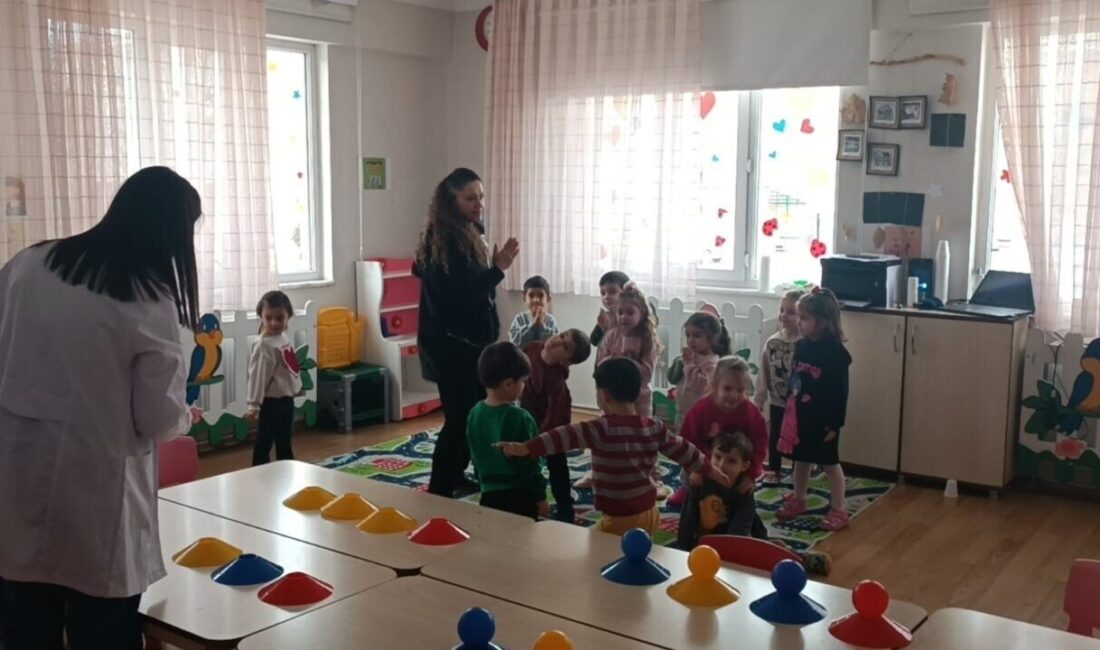 Tavşanlı’daki Hande Gül Anaokulu, 6 Şubat depreminde hayatını kaybedenleri andı Kütahya'nın Tavşanlı ilçesindeki Hande Gül Anaokulu, 6 Şubat depreminde hayatını