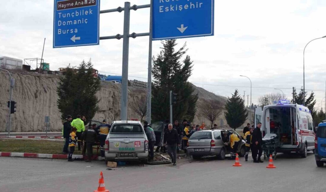 Tavşanlı’da Meydana Gelen Trafik Kazasında Dört Kişi Yaralandı Kütahya'nın Tavşanlı ilçesinde bir otomobil ile Orman İşletme Müdürlüğü'ne ait