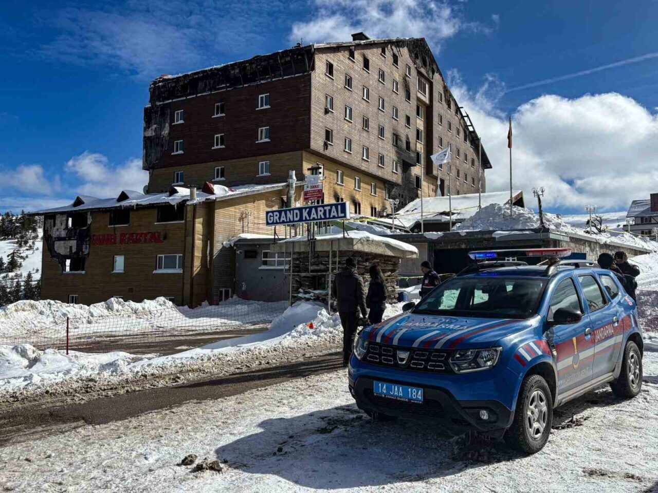 TBMM'nin araştırma heyeti, Bolu'daki Grand Kartal Otel'de incelemelerde bulunarak 21