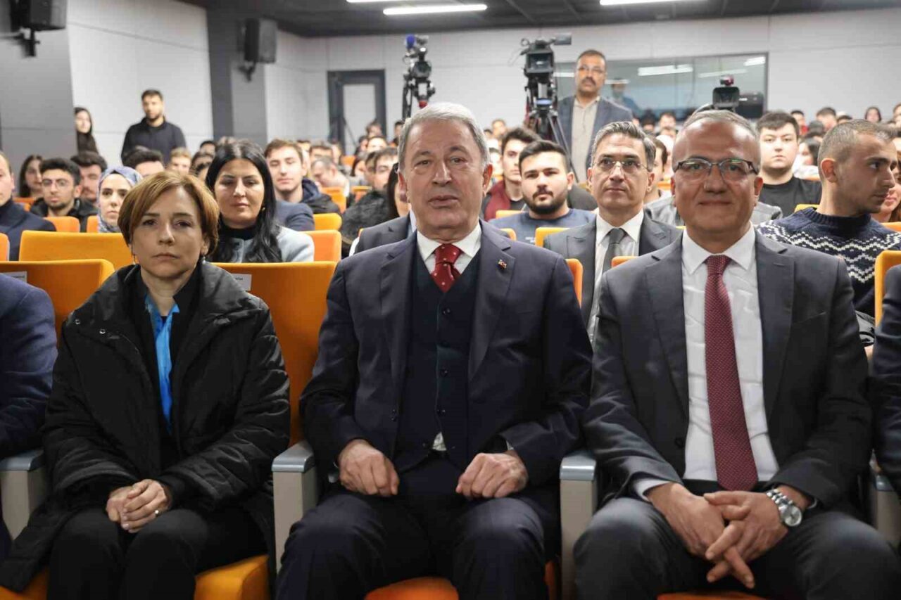TBMM Milli Savunma Komisyonu Başkanı Hulusi Akar, terörle mücadelede kararlılık