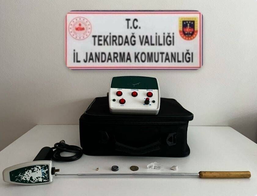 Kapaklı’da Jandarma, Tarihi Eserlerle Dolu Aracı Durdurdu! Tekirdağ İl Jandarma Komutanlığı, Kapaklı ilçesinde yaptığı denetimde tarihi eser