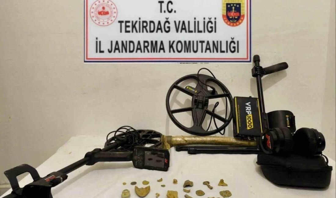 Tekirdağ Jandarma Ekipleri, Tarihi Eserler ve Kaçak Kazı Malzemelerine İhtiyaç Stop! Tekirdağ'da Jandarma tarafından 3 Şubat'ta yapılan operasyonda, R.G.'nin evinde ve