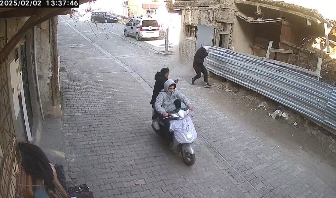 Tokat’ta Kız Meselesi Nedeniyle Motosikletle Kovalanan İki Kişi Silahlı Saldırıya Uğradı Tokat'ta kız meselesi nedeniyle M.M.B. ve Ö.K., B.E. ve E.Ç.
