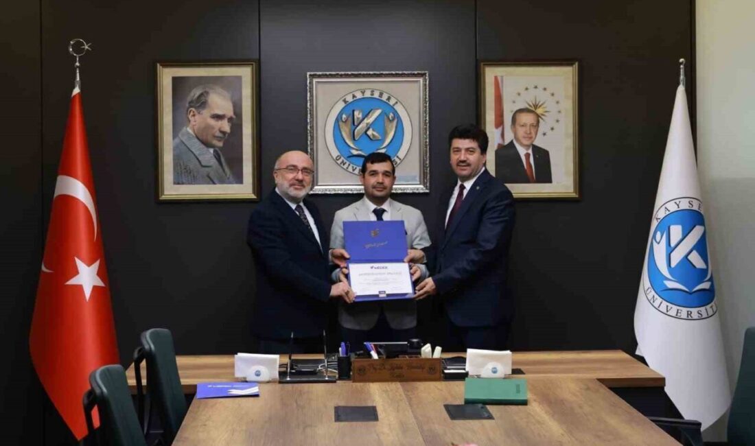 Tomarza Mustafa Akıncıoğlu Meslek Yüksekokulu’na Akreditasyon Belgeleri Törenle Verildi Tomarza Mustafa Akıncıoğlu Meslek Yüksekokulu, MEDEK'ten akreditasyon belgelerini aldı. Belgeler,