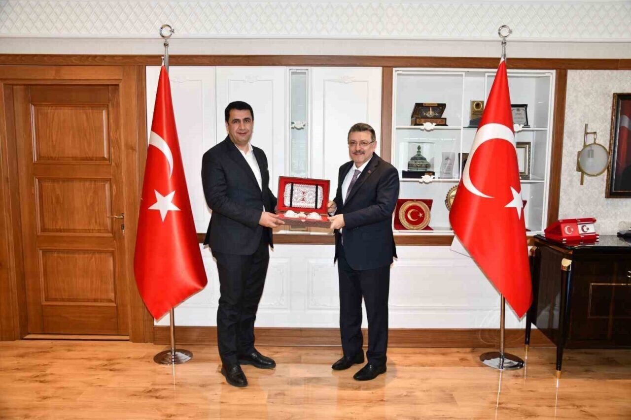 Trabzon Büyükşehir Belediye Başkanı Ahmet Metin Genç, Hakkari’nin Şemdinli ilçesi