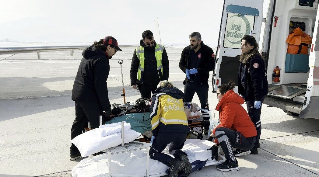 Bitlis'te geçirdiği trafik kazasının ardından ağır yaralanan 22 yaşındaki Samet