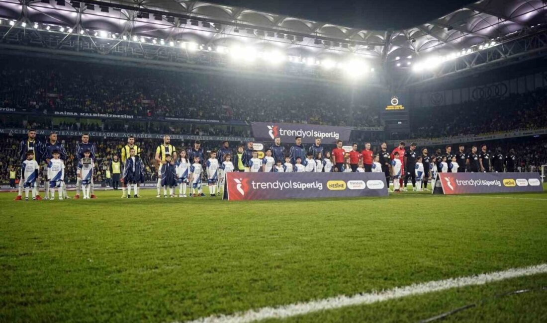 Fenerbahçe, Trendyol Süper Lig 22. haftasında Çaykur Rizespor ile mücadele ediyor; ilk 15 dakikada Rizespor 2-0 önde. Trendyol Süper Lig’in 22. haftasında Fenerbahçe, Çaykur Rizespor ile oynuyor