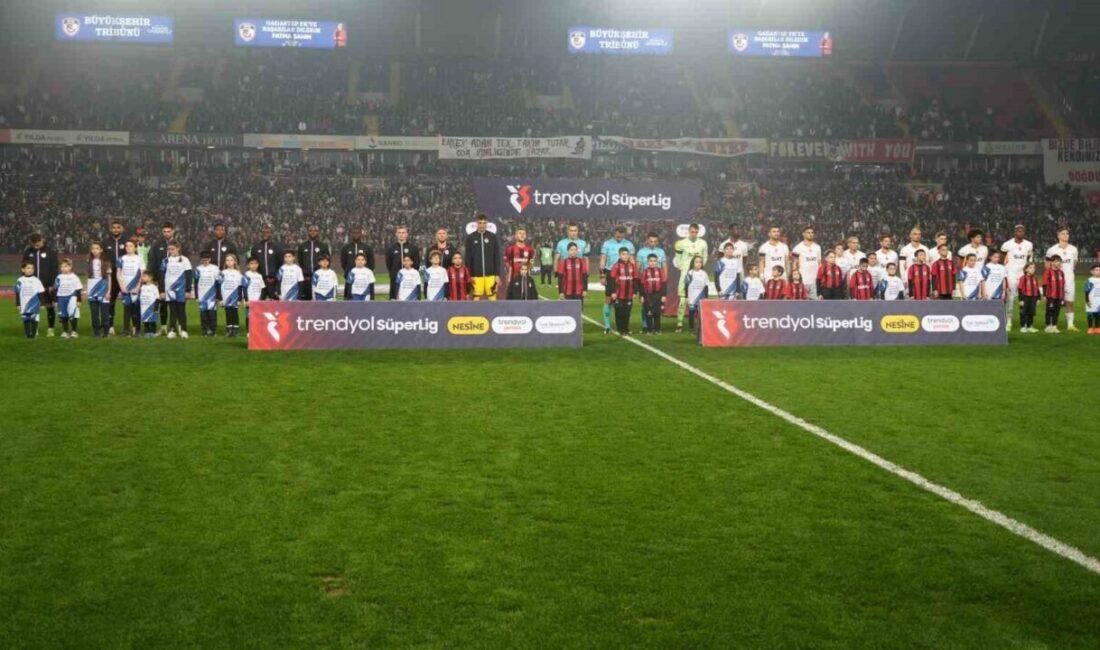 Gaziantep FK ile Galatasaray, Trendyol Süper Lig’in 22. haftasında karşı karşıya geldi; İlk 15 dakikayı sarı-kırmızılılar 1-0 önde tamamladı. Trendyol Süper Lig'in 22. haftasında Gaziantep FK ile Galatasaray mücadele