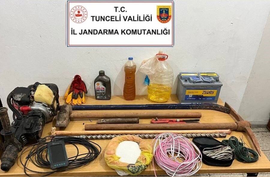 Tunceli'de jandarma, Ovacık ilçesinde izinsiz define kazısı yapan 5 kişiyi