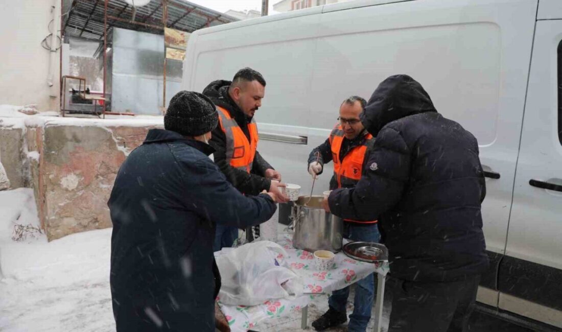 Yozgat'ta, ucuz et almak için uzun kuyruklar oluşturan vatandaşlara Yozgat