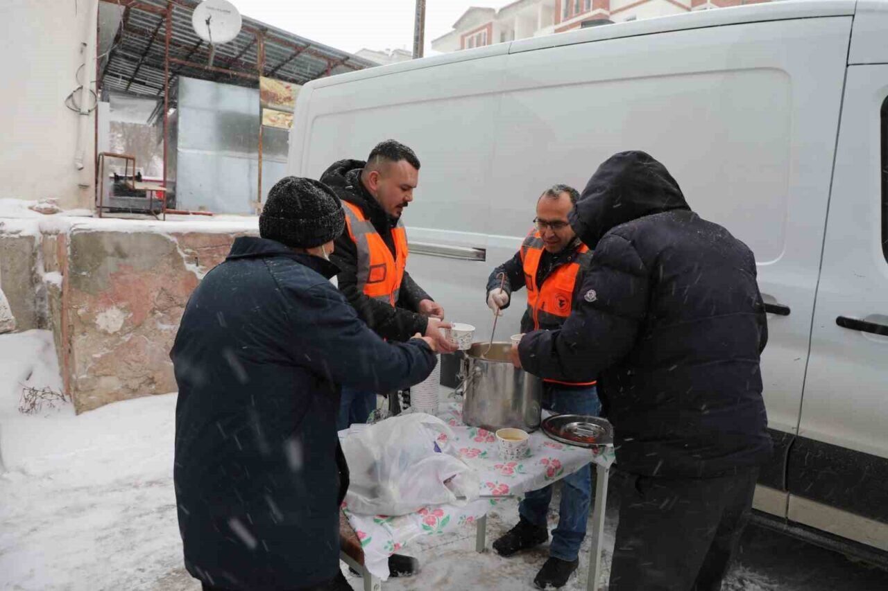 Yozgat'ta, ucuz et almak için uzun kuyruklar oluşturan vatandaşlara Yozgat