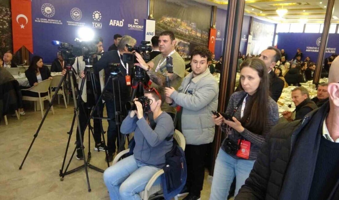 Yabancı Basın Mensupları, Türkiye’de Deprem Sonrası Yapılan Çalışmaları Yerinde İnceledi Cumhurbaşkanlığı İletişim Başkanlığı, deprem bölgesine 100 gazeteci için gezi düzenledi.