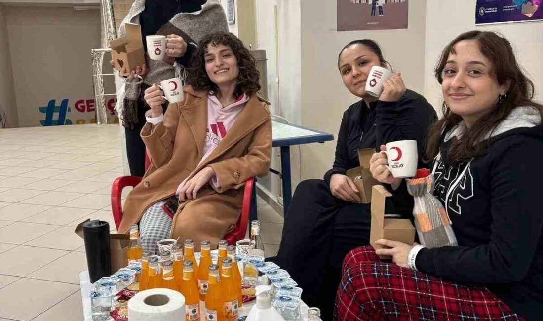 Düzce Üniversitesinde Öğrencilerden Kan Bağışı Etkinliği Düzenlendi Düzce Üniversitesi öğrencileri, konakladıkları Akçakoca kız yurdunda kan bağışı etkinliği