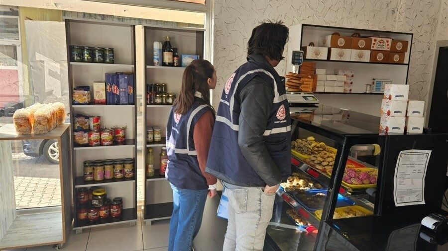 Uşak’ta Piyasa Denetiminde 4 İlçede Marketler Laboratuvar Gibi İncelendi Uşak Ticaret İl Müdürlüğü, Ulubey, Eşme, Karahallı ve Sivaslı ilçelerinde