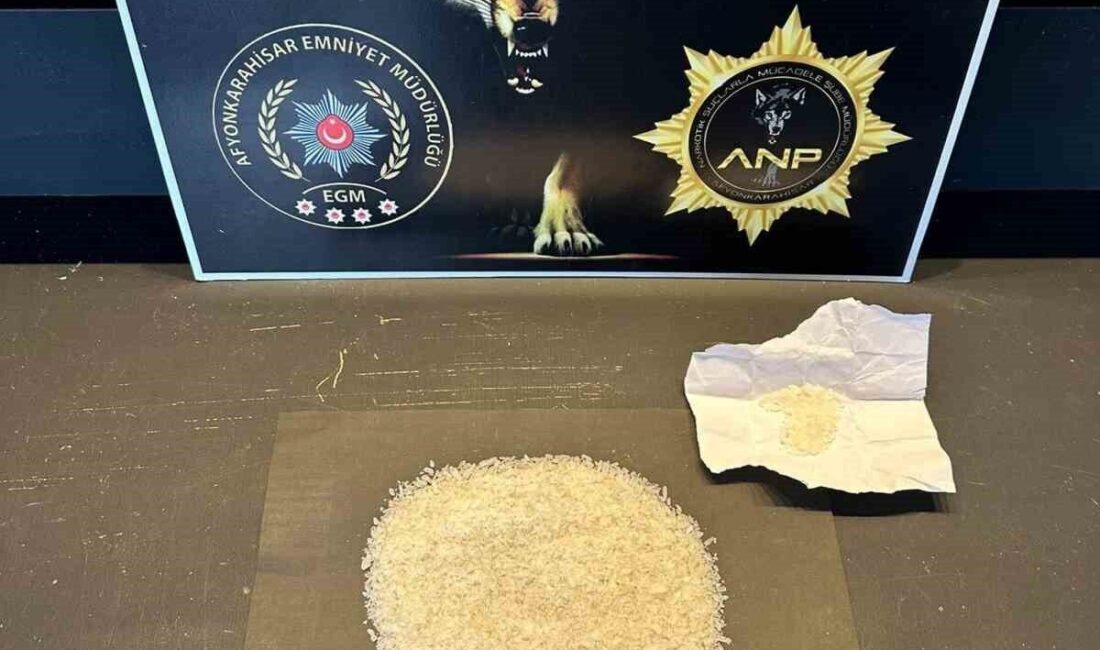 Afyonkarahisar’da uyuşturucu ile yakalanan iki kişiden biri cezaevine gönderildi. Afyonkarahisar'da uyuşturucu satışı yaptığı öne sürülen H.K. ve İ.H.K. adlı