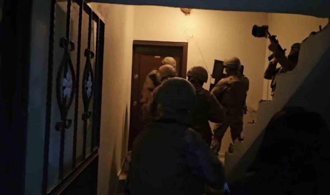 Adıyaman’da uyuşturucu operasyonunda gözaltına alınan 11 kişiden 7’si tutuklandı Adıyaman'da düzenlenen uyuşturucu operasyonunda 11 kişi gözaltına alındı. Mahkemeye sevk