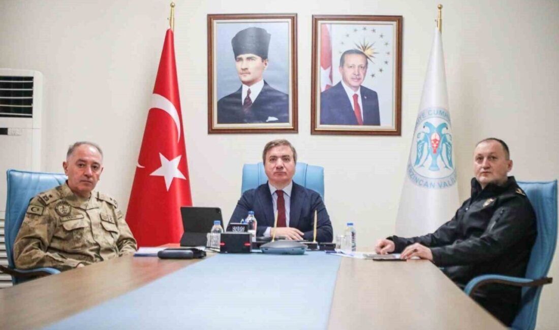 Erzincan Valisi Hamza Aydoğdu, İçişleri Bakanı Ali Yerlikaya ile video konferans toplantısına katıldı Erzincan Valisi Hamza Aydoğdu, İçişleri Bakanı Ali Yerlikaya'nın liderliğinde yapılan