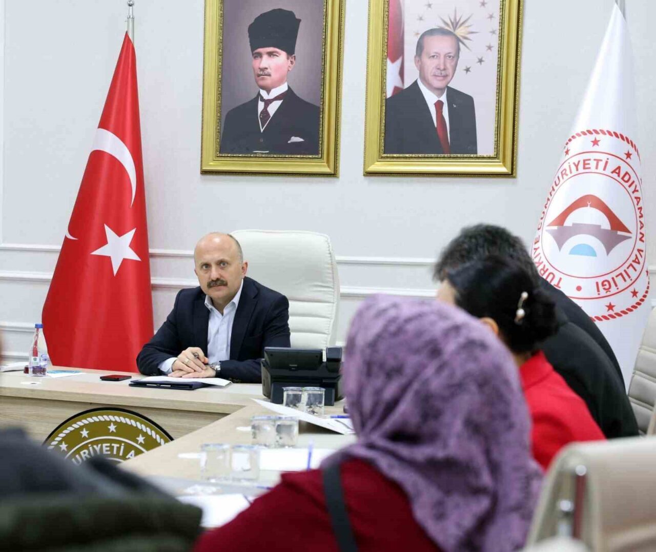 Adıyaman Valisi Osman Varol, iş arayanlarla buluşarak OSB'deki sanayi tesisleri