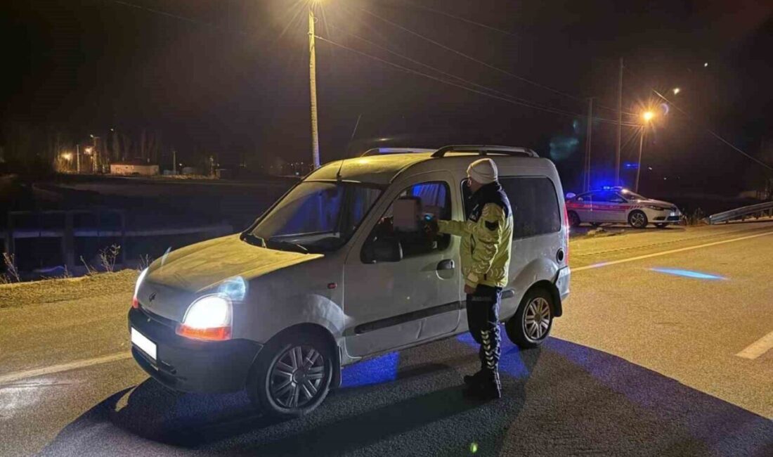Van’da Jandarma, Trafik Denetimlerinde 554 Aracı Men Etti Van'da jandarma tarafından gerçekleştirilen trafik denetimleri sonucunda, 554 araç trafikten