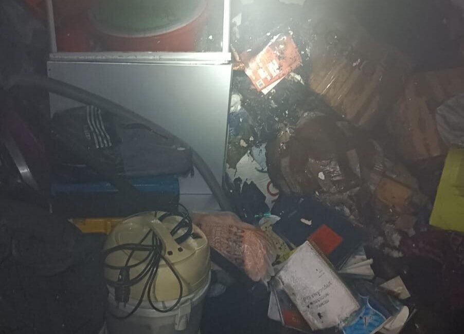 Van’da 4 Katlı Binada Gelen Yangın İtfaiye Tarafından Kontrol Altına Alındı Van'ın İpekyolu ilçesinde, Şirin Arslan'ın evinde çıkan yangın, Tuşba İtfaiye