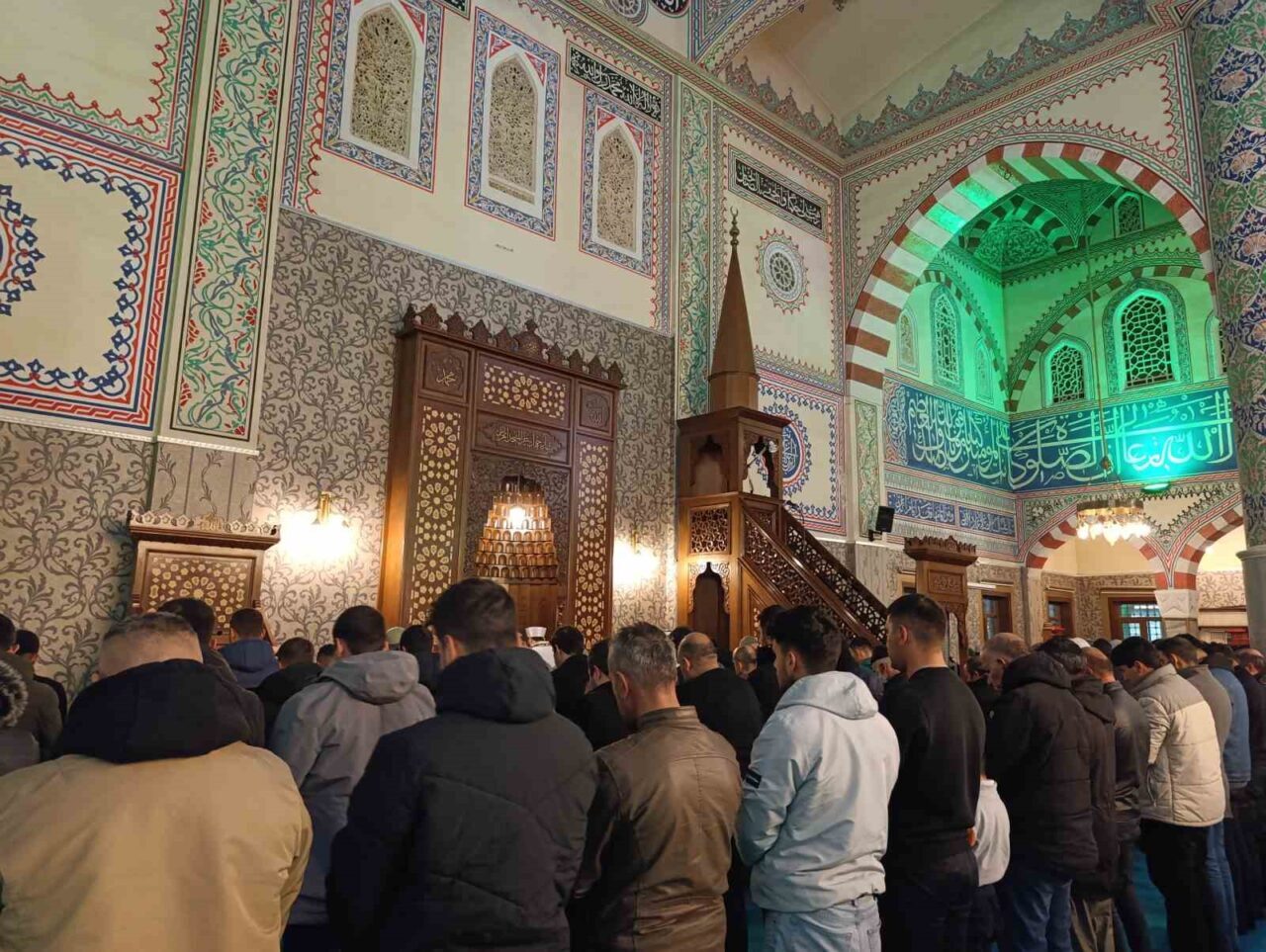 Ramazan ayının başlangıcında Van'da teravih namazı kılındı. Hazreti Ömer Camii