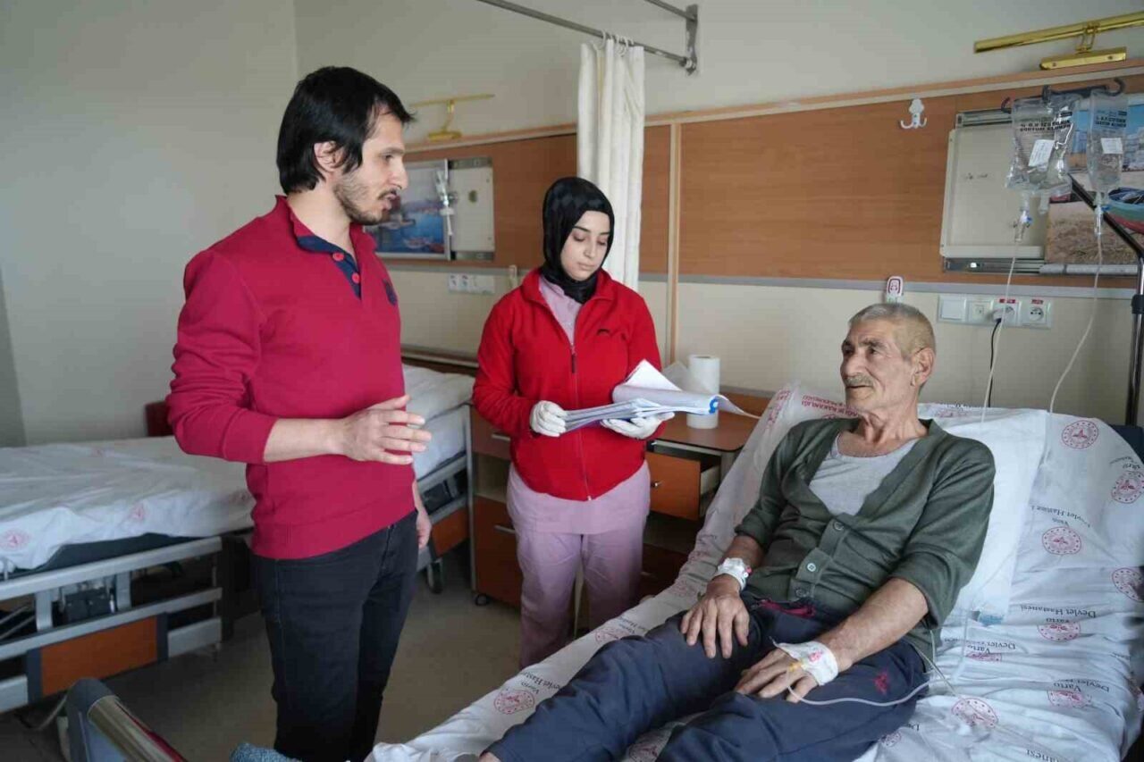 Muş'taki Varto Devlet Hastanesi, ilk kez kapalı yöntemle mesane kanseri