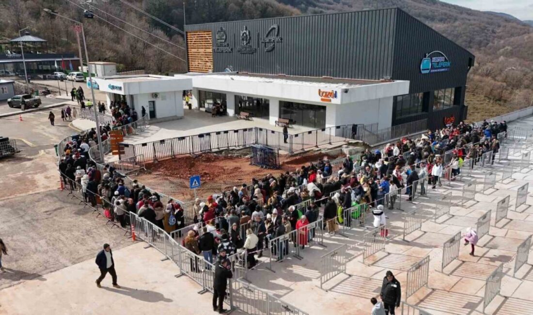 Kocaeli’de Kış Festivali KARFEST, Vatandaşların Yoğun Katılımlarıyla Start Aldı Kocaeli'de düzenlenen KARFEST, Kartepe Teleferiği Derbent İstasyonu'na olan yoğun ilgiyle