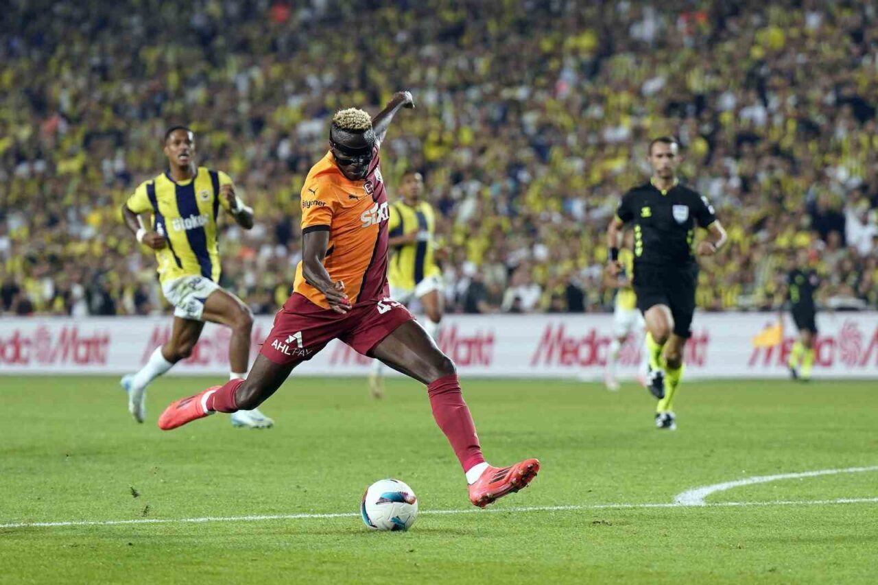 Galatasaray'ın Nijeryalı futbolcusu Victor Osimhen, bu sezon toplamda 20 golle