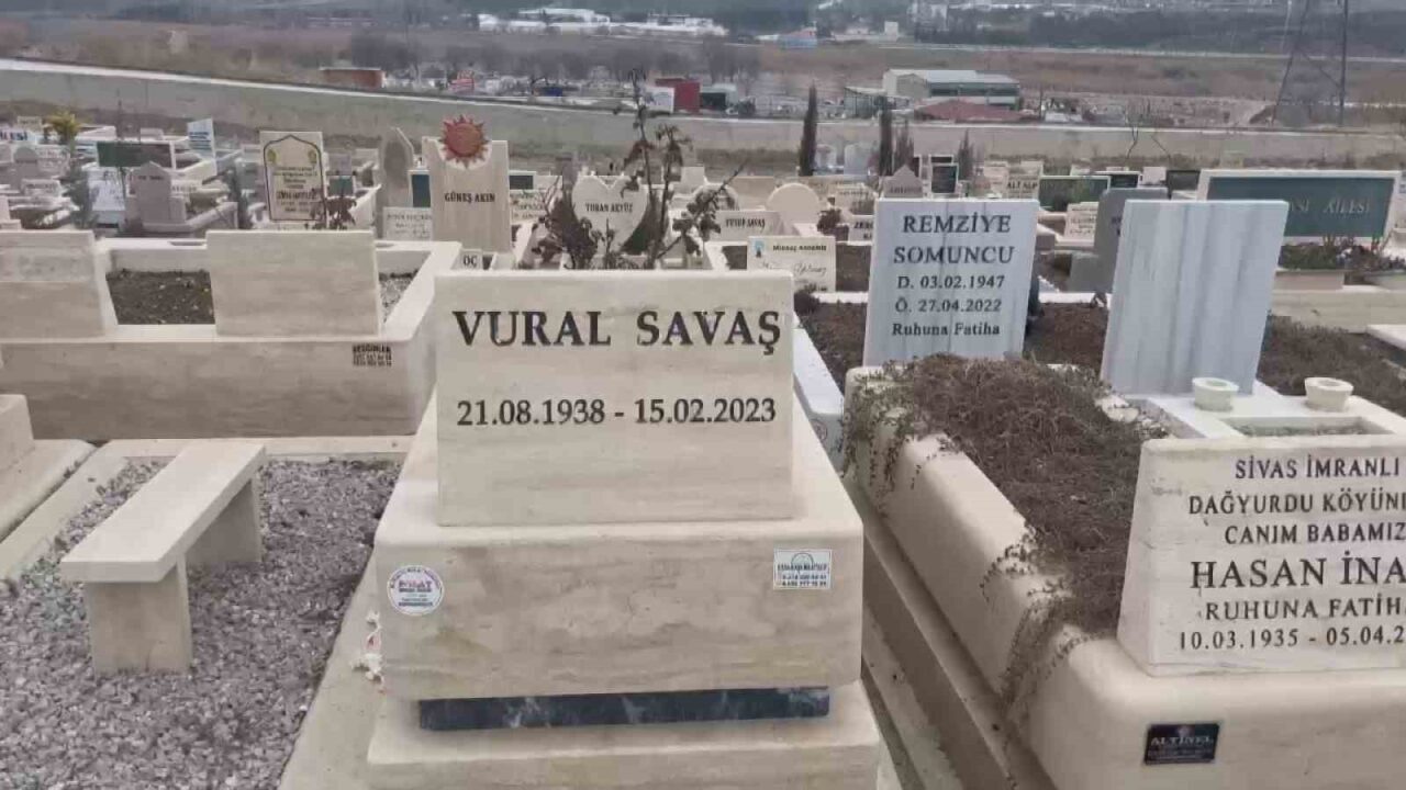Eski Yargıtay Cumhuriyet Başsavcısı Vural Savaş’ın 2. ölüm yıldönümünde, kabri