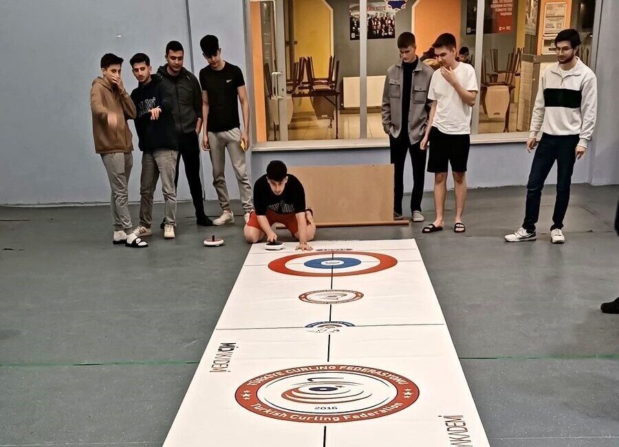 Düzce’deki Öğrenciler, Avni Akyol Yurdu’nda Floor Curling ile Yeni Döneme Merhaba Dedi Düzce Gençlik ve Spor İl Müdürlüğü, Avni Akyol Öğrenci Yurdu'nda
