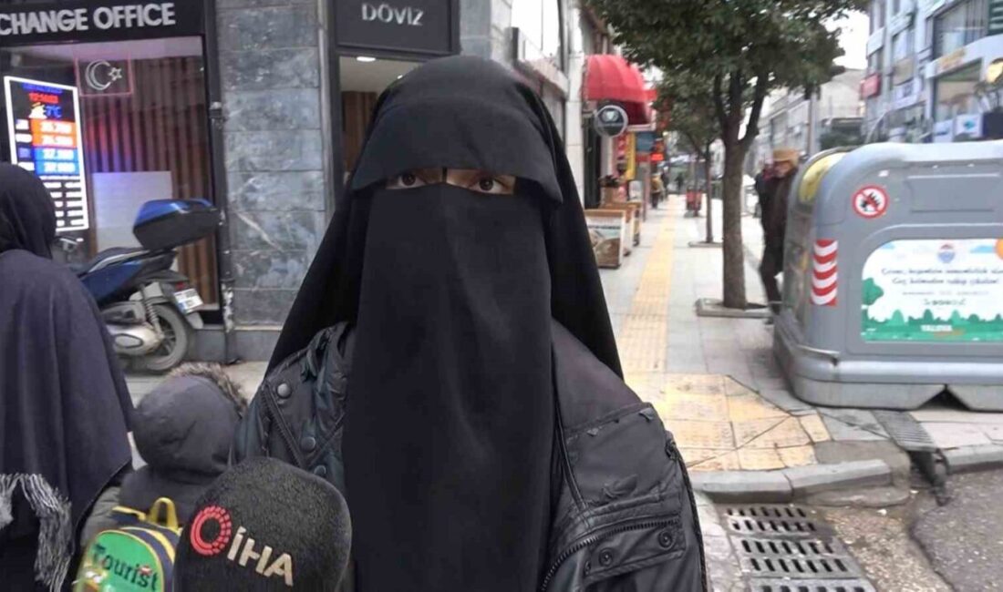 Yalova'da döviz bürosunun önünde yere düşen 1,530 doları alarak kayıplara