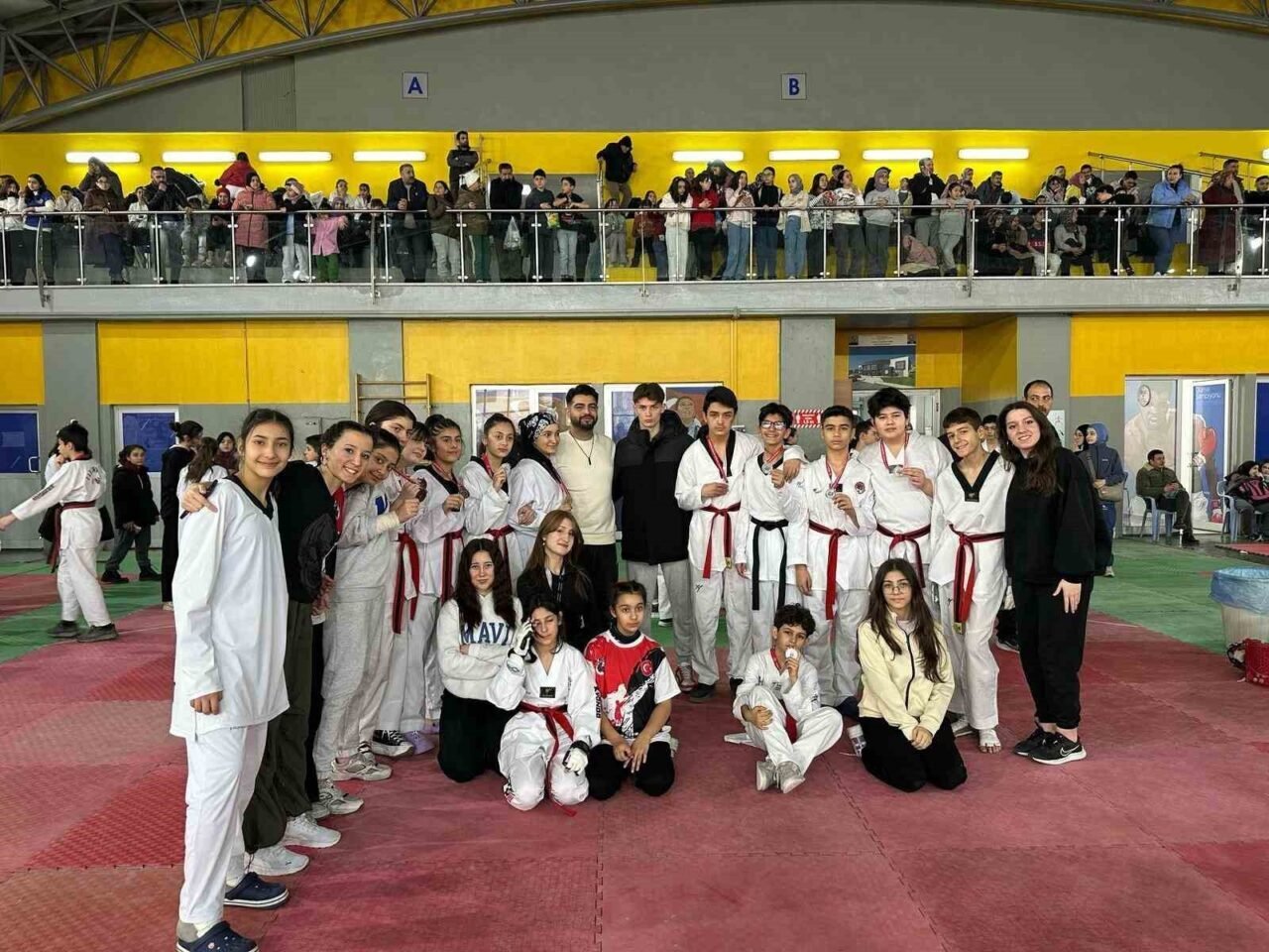 YayTanSay Taekwondo Kulübü, Kayseri Yıldızlar Şampiyonası'nda 12 madalya kazandı. Antrenör