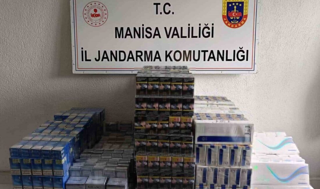 Kula’da Jandarma Ekipleri, Yolcu Otobüsünde Bandrolsüz 2 Bin 500 Sigara Ele Geçirdi Kula İlçe Jandarma Komutanlığı, İzmir-Ankara D300 karayolunda durdurduğu yolcu otobüsünde