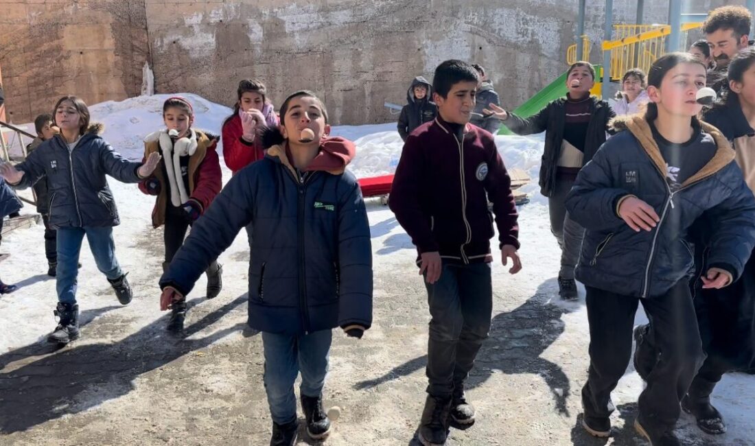 Yüksekova’daki Keçili Okulu’nda Öğrencilerin Motivasyonunu Arttırmaya Yönelik Etkinlik Düzenlendi Hakkari’nin Yüksekova ilçesindeki Keçili İlkokulu ve Ortaokulu'nda, Müdür Ümit Bartın